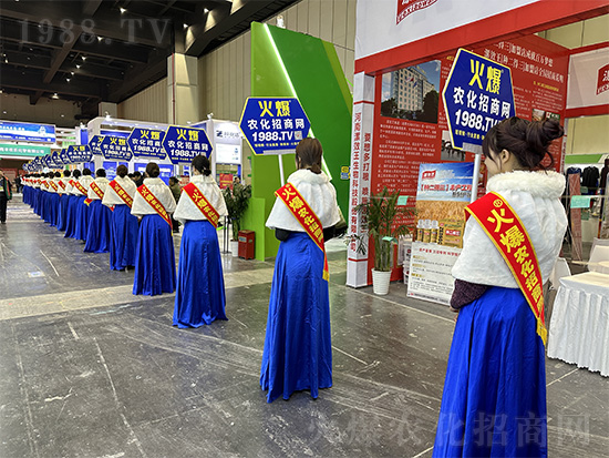 火爆網(wǎng)美女禮儀宣傳隊(duì)亮相2024中原農(nóng)資雙交會(huì)！